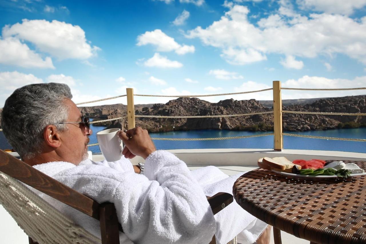 Benben By Dhara Hotels - Adults Only Aswan Exteriör bild A guest at the Dead Sea Spa Magdiel