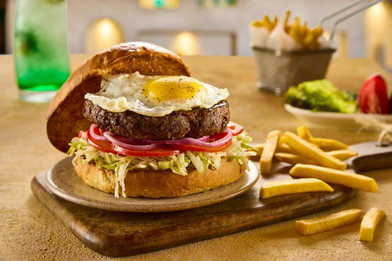 Benben By Dhara Hotels - Adults Only Aswan Exteriör bild Egg and Cheese Burger