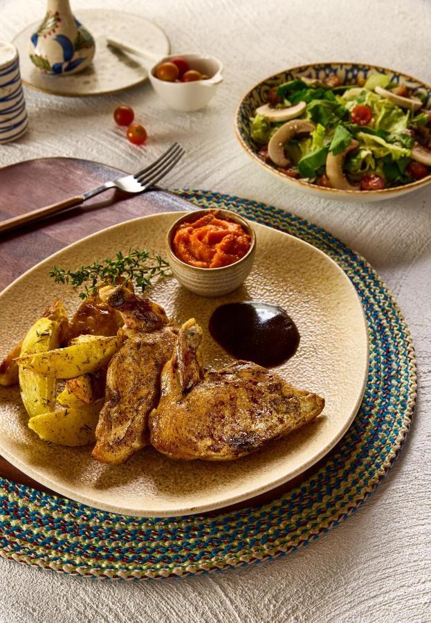 Benben By Dhara Hotels - Adults Only Aswan Exteriör bild A plate of chicken and potatoes