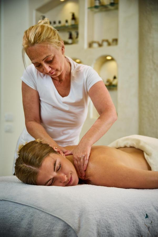 Benben By Dhara Hotels - Adults Only Aswan Exteriör bild A massage therapist treating a patient